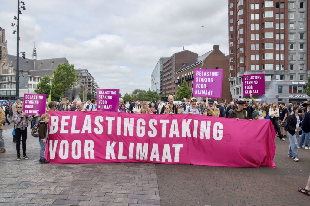 “Belastingstaking voor Klimaat” banner and signs held at the Climate March in Rotterdam, 2022