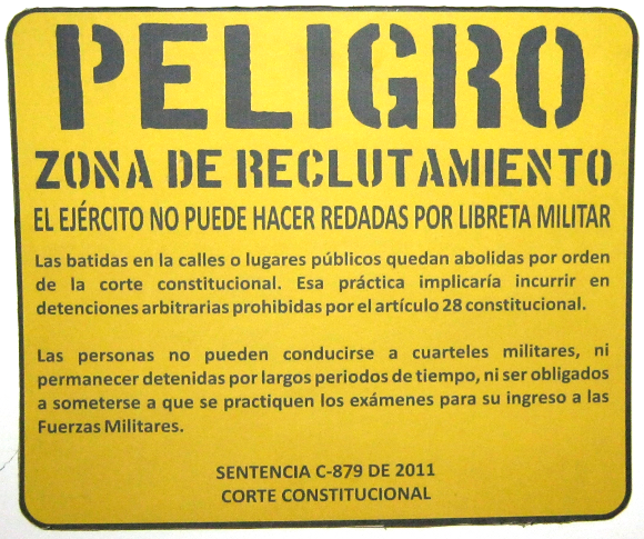 Peligro: Zona de Reclutamiento. El ejército no puede hacer redadas por libreta militar. Las batidas en la calles or lugares públicos quedan abolidas por orden de la corte constitucional. Esa prática implicaría incurrir en detenciones arbitrarias prohibidas por el artíulo 28 constitucional. Las personas no pueden conducirse a cuarteles militares, ni permanecer detenidas por largos periodos de tiempo, ni ser obligados a someterse a que se practiquen los exámenes para su ingreso a las Fuerzas Militares. Sentencia C-879 de 2011, corte constitucional.